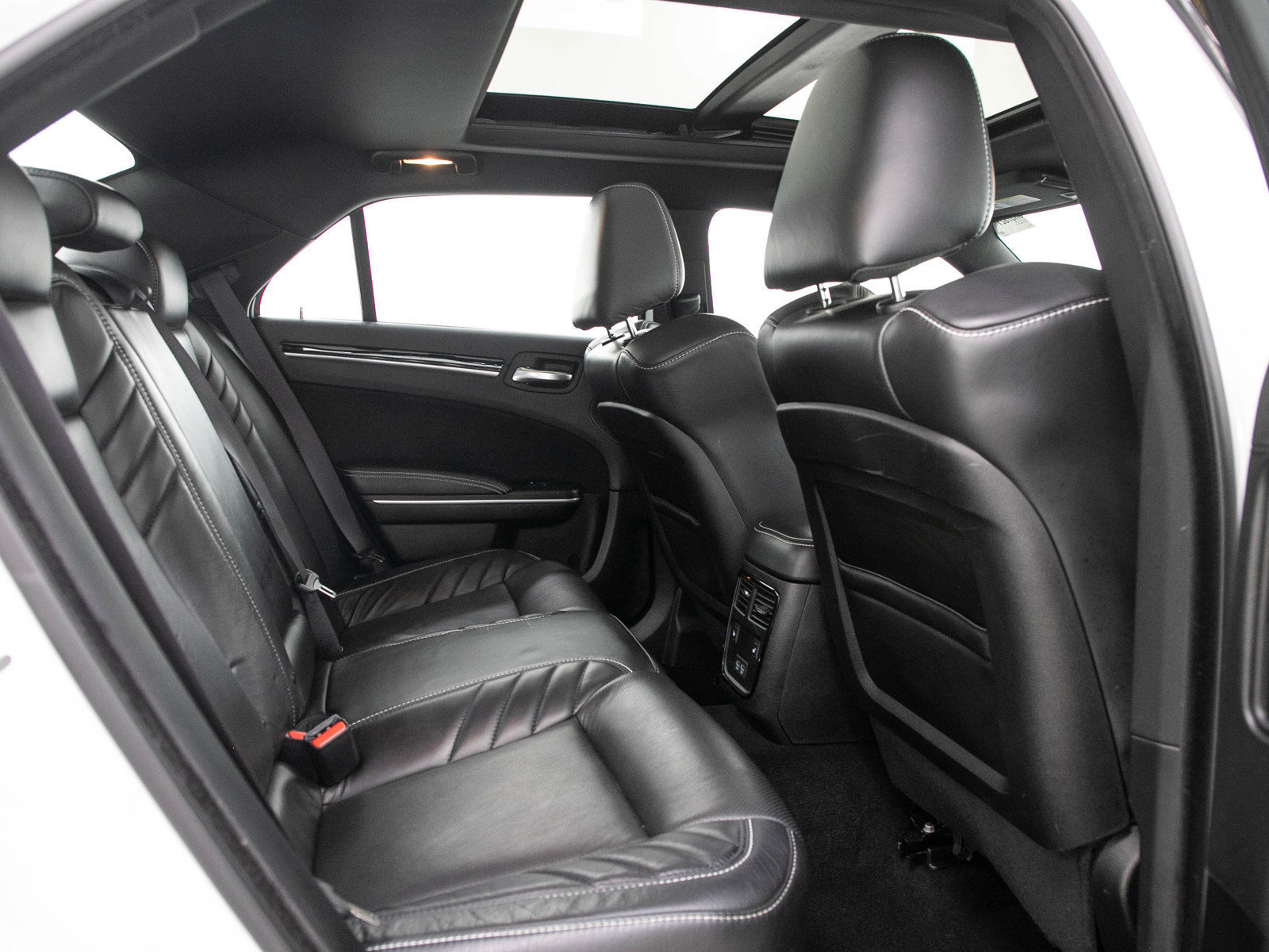 Used 2023 Chrysler 300 C RWD image 13