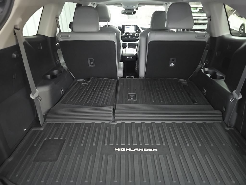 Used 2020 Toyota Highlander Limited AWD/4WD image 12