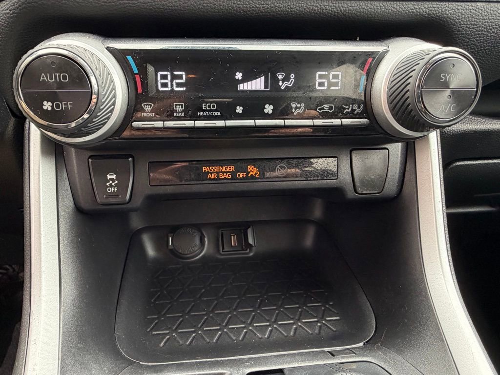 Used 2021 Toyota RAV4 LE image 24