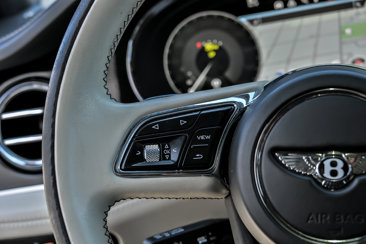 Certified 2022 Bentley Bentayga AWD/4WD image 37