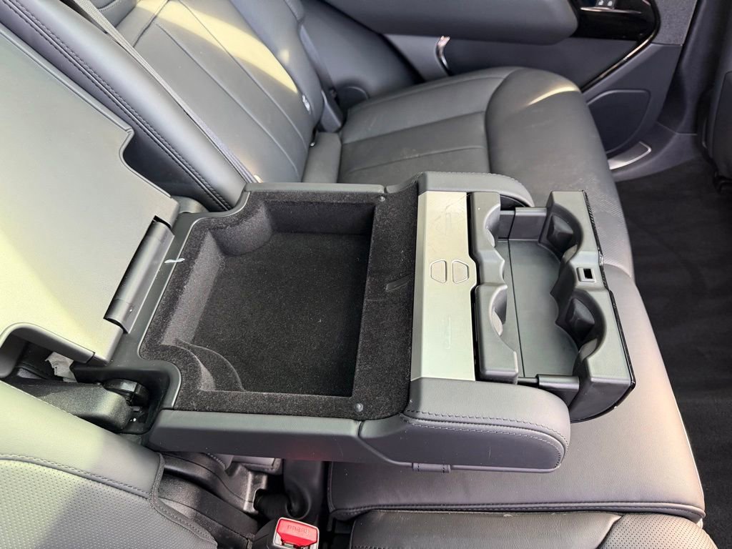 Used 2025 Land Rover Range Rover Sport SE image 34