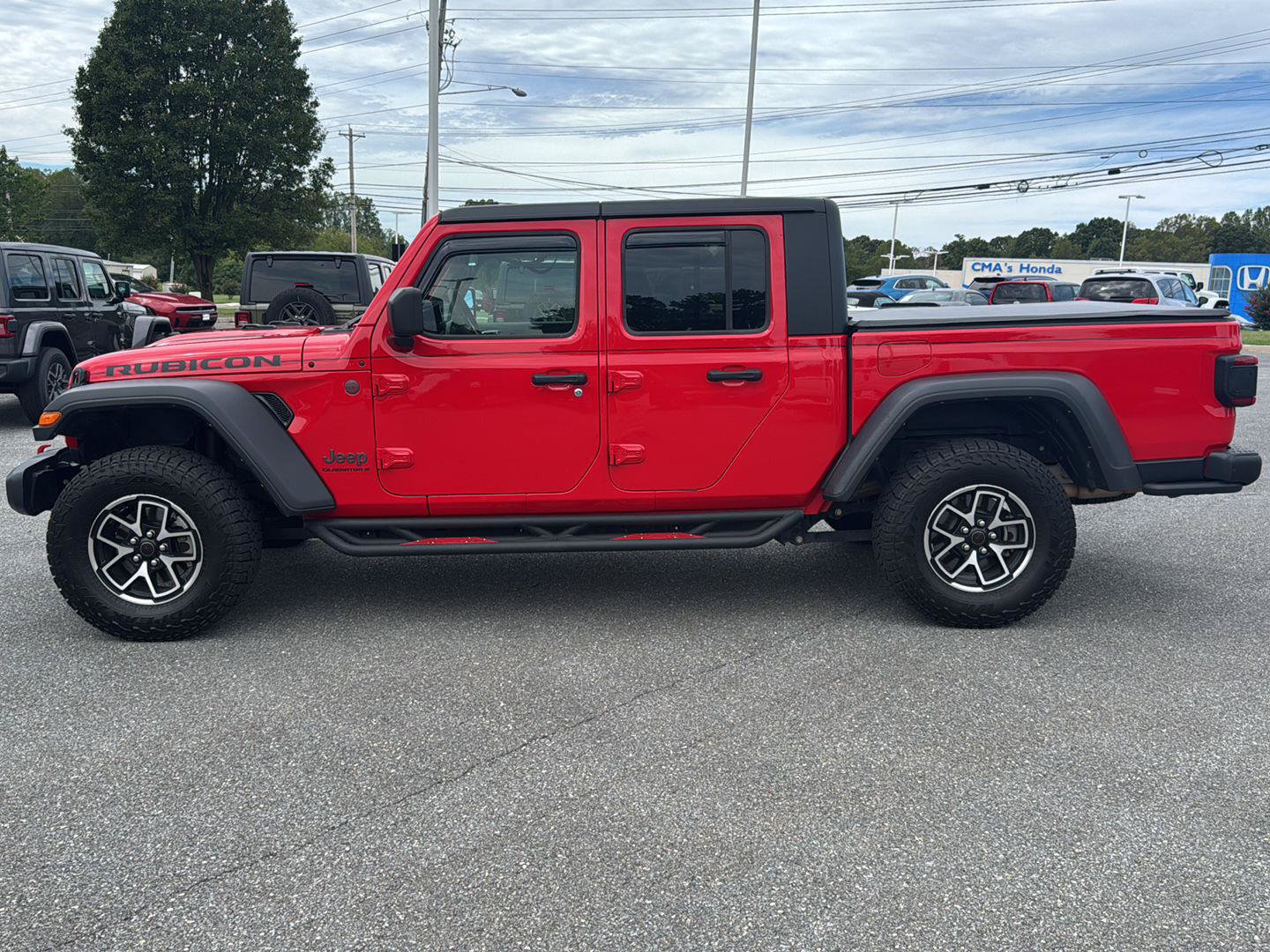 Used 2024 Jeep Gladiator Rubicon w/ Convenience Group AWD/4WD image 12