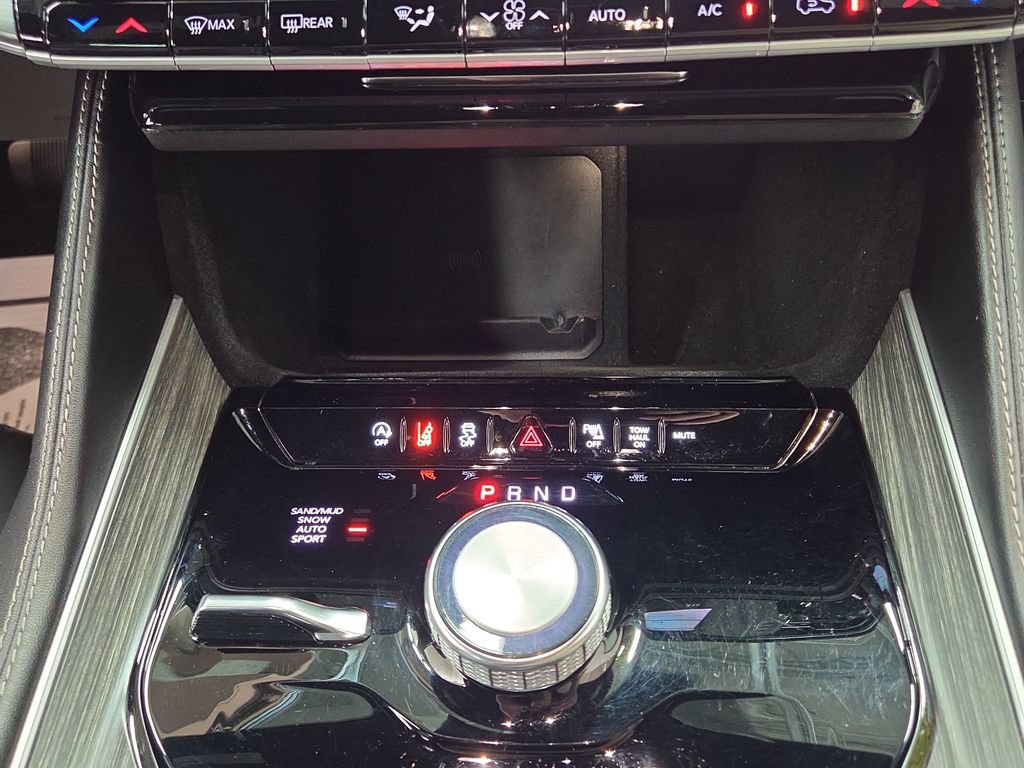 Used 2023 Jeep Wagoneer Series II AWD/4WD image 16
