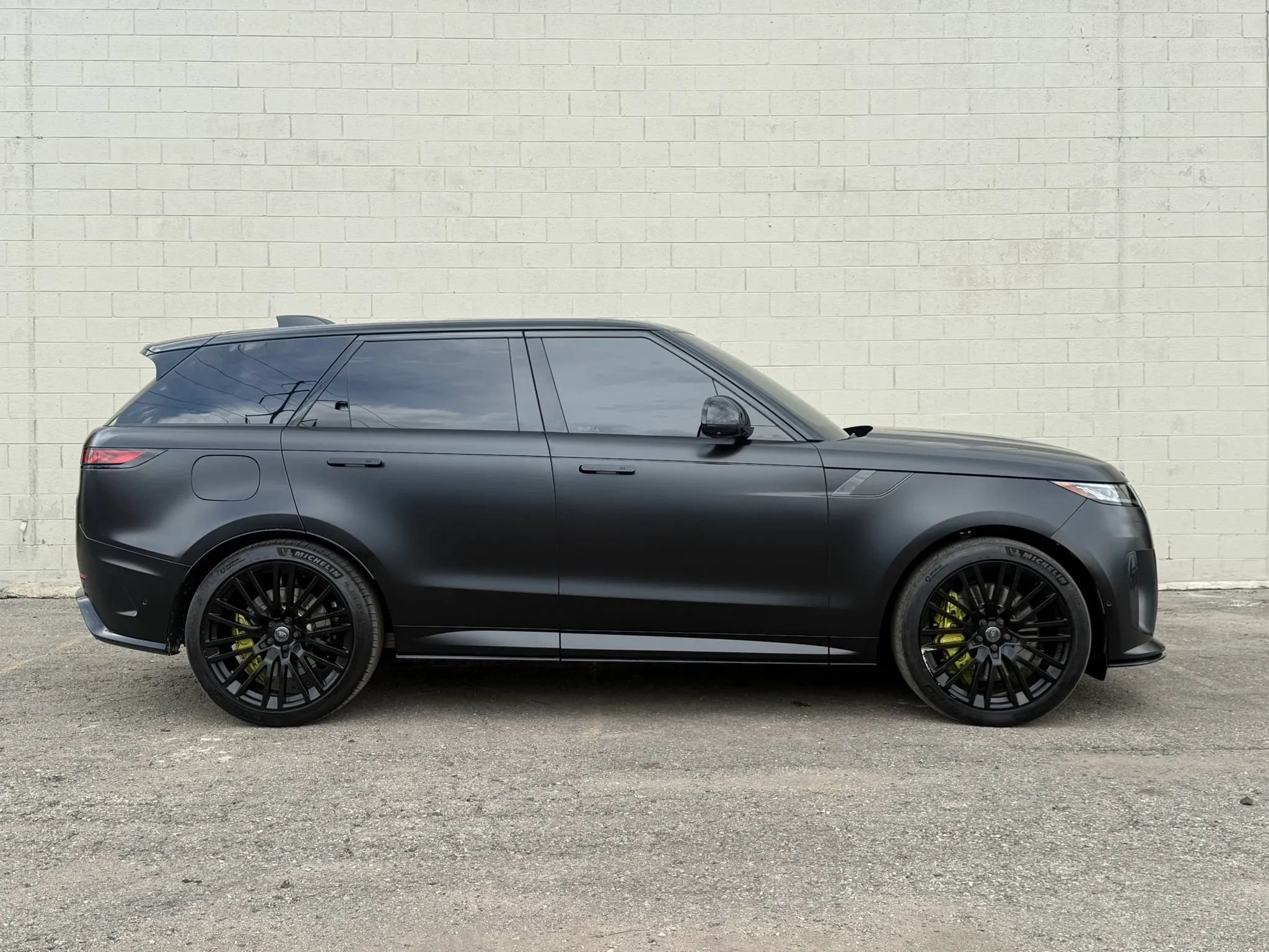Used 2024 Land Rover Range Rover Sport AWD/4WD image 16