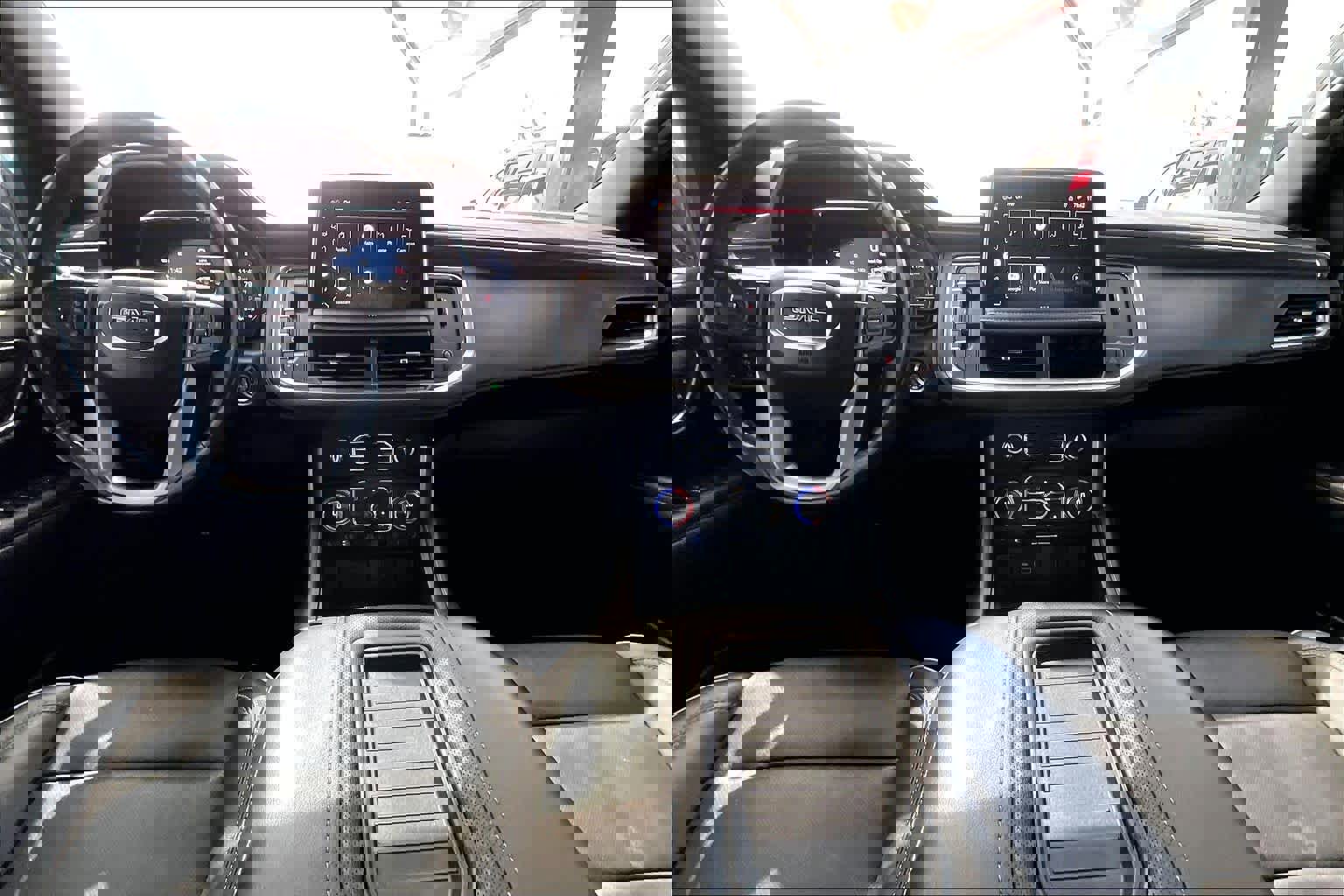 Used 2022 GMC Yukon SLT w/ SLT Premium Package image 16