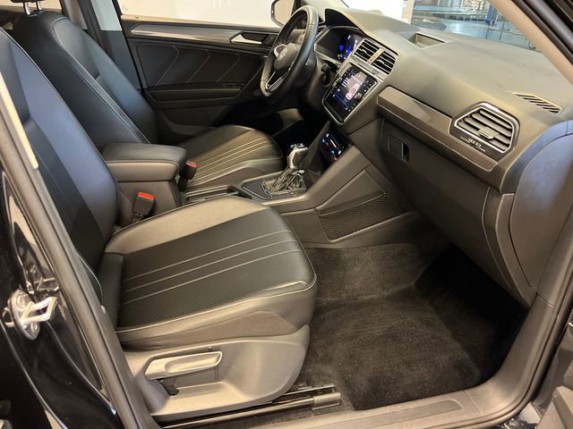 Certified 2022 Volkswagen Tiguan SE FWD image 10