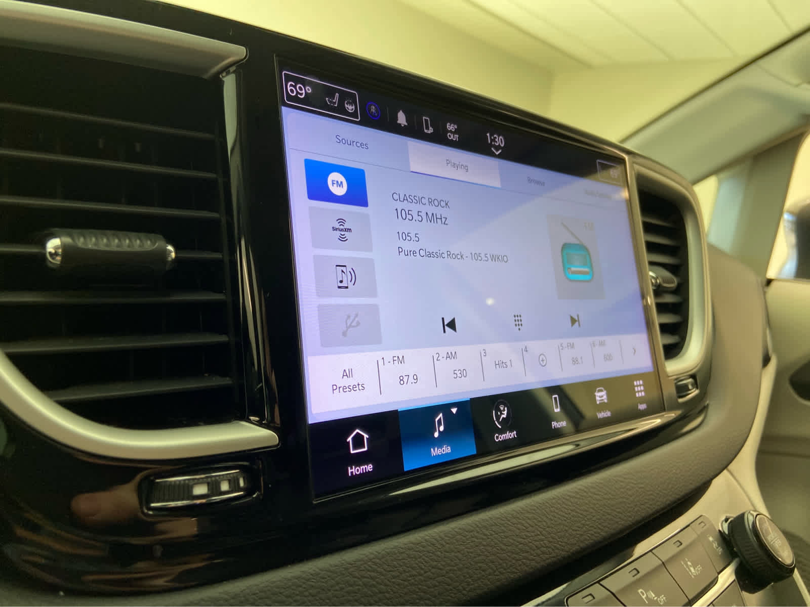 Used 2023 Chrysler Pacifica Touring-L image 26