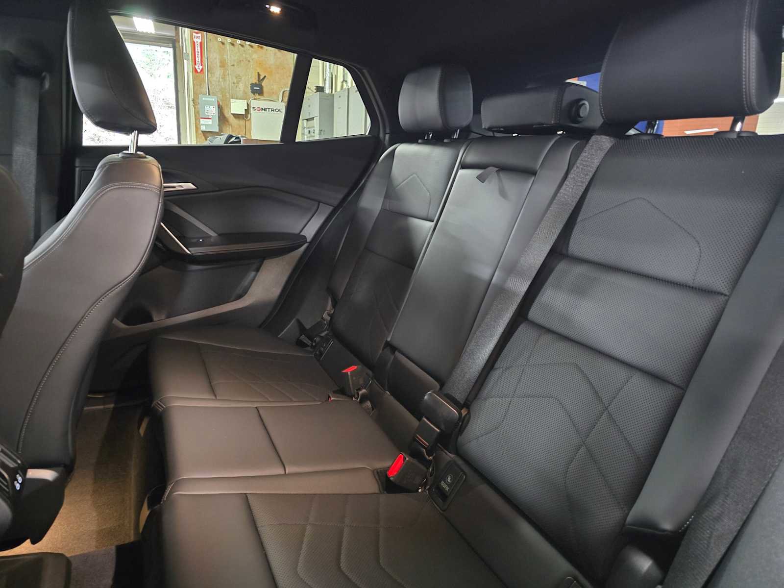 Used 2025 BMW X2 xDrive28i w/ Technology Package image 16