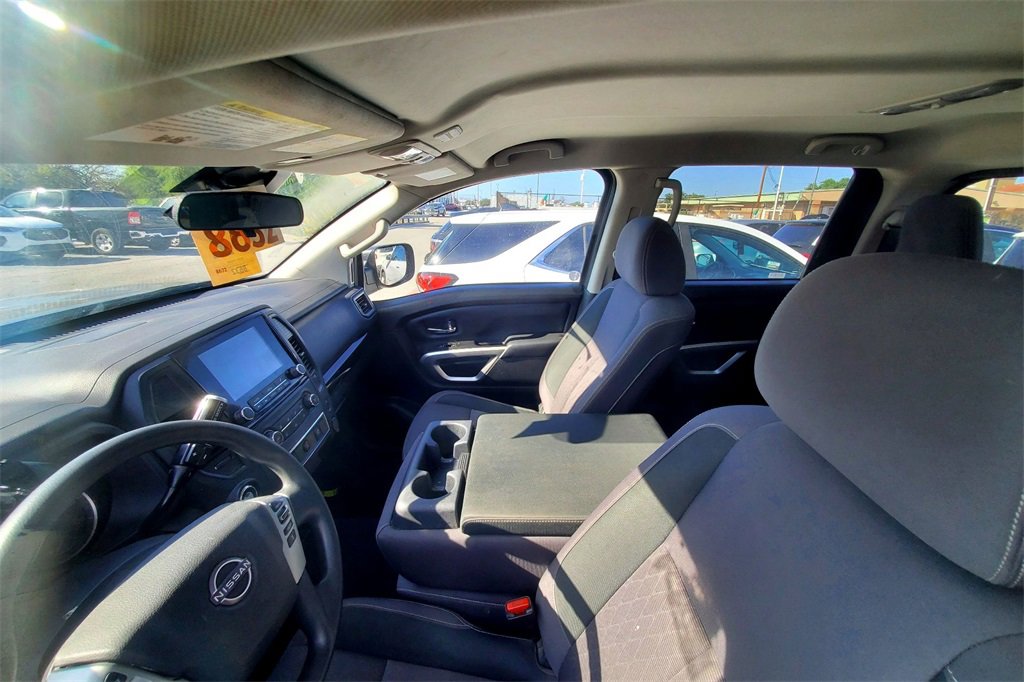 Used 2023 Nissan Titan SV image 9