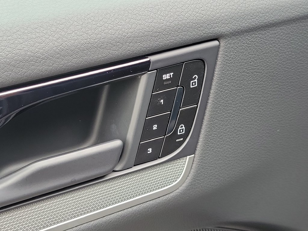 Certified 2026 Porsche Cayenne AWD/4WD image 25