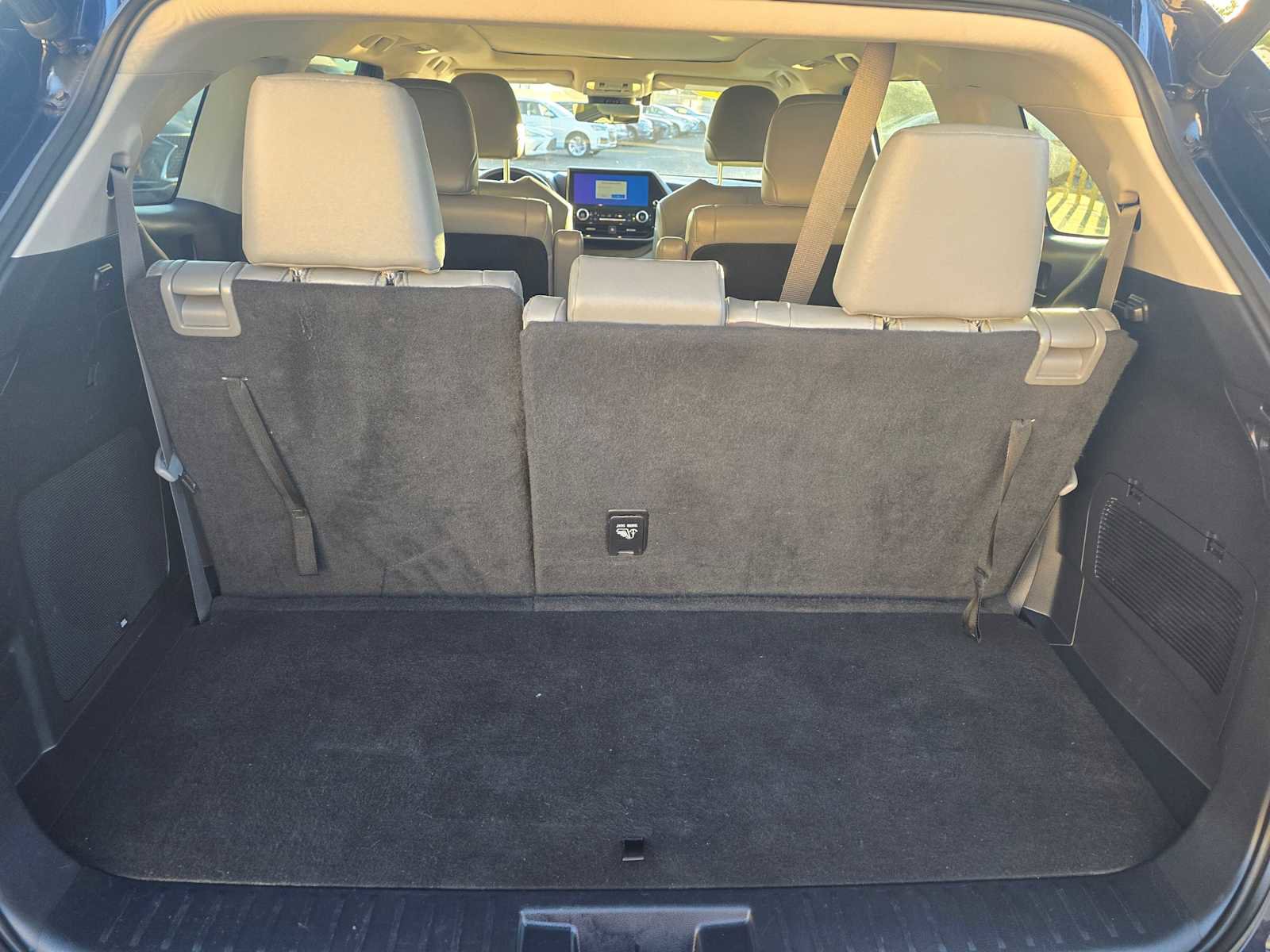 Used 2023 Toyota Highlander Platinum image 18