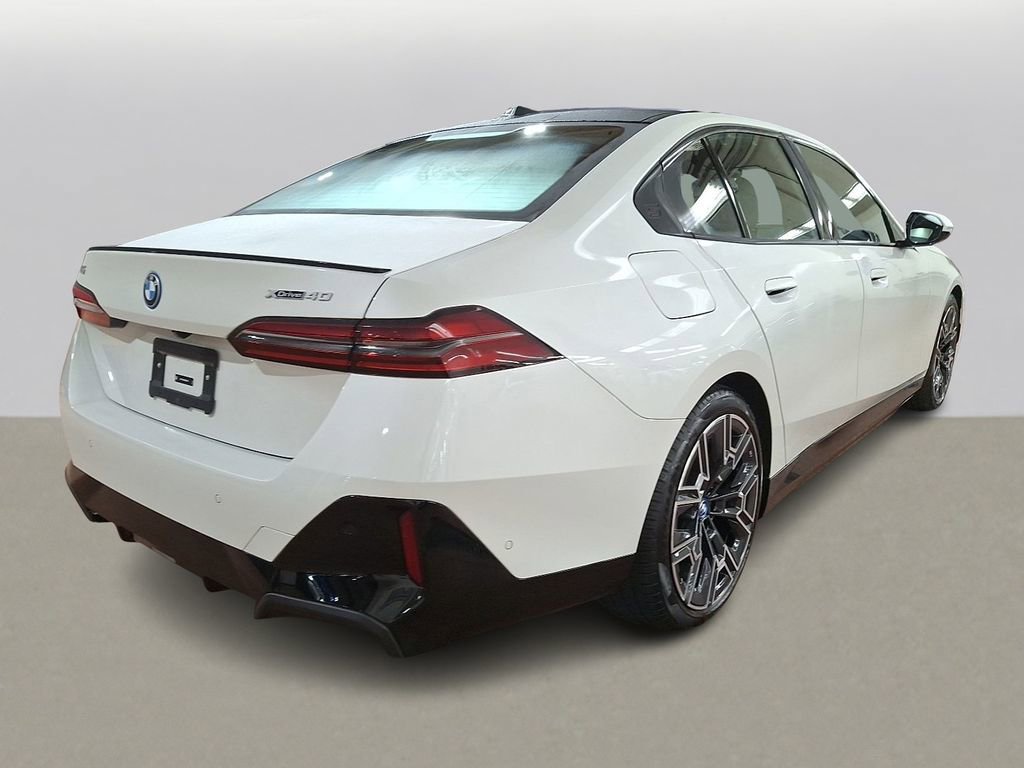 Used 2025 BMW i5 xDrive40 image 4