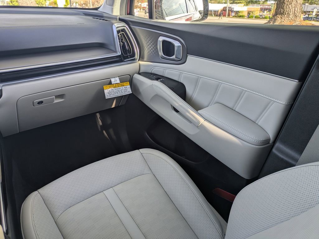 Used 2025 Kia Sorento SX image 17