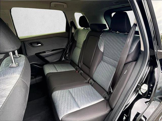 Used 2023 Nissan Rogue SV image 26