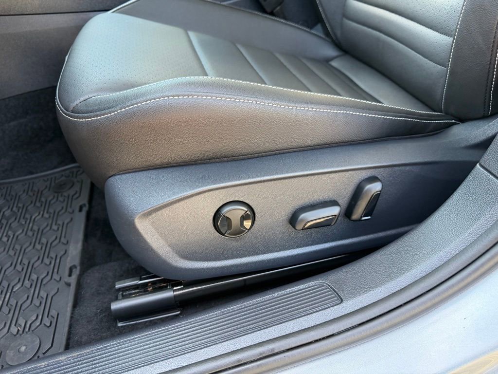 Used 2024 Volkswagen Jetta SE image 16