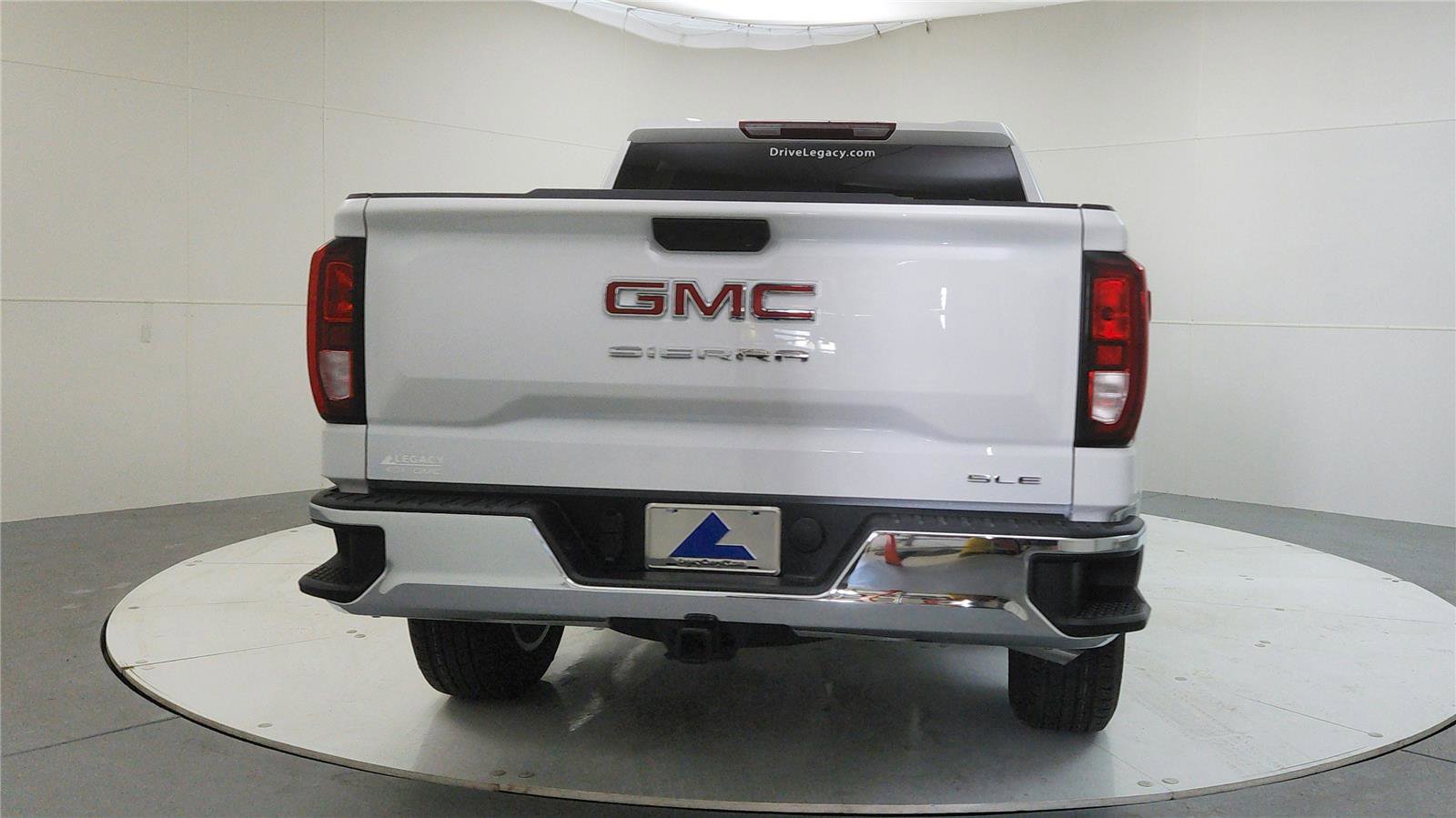 New 2026 GMC Sierra 1500 SLE image 6