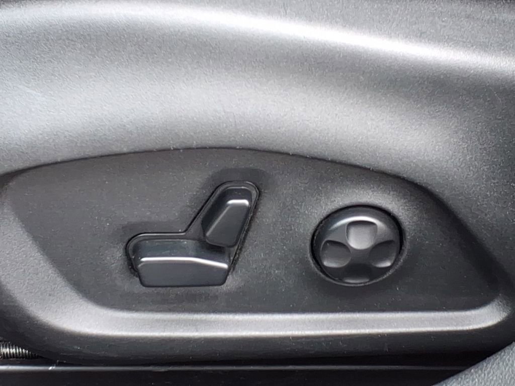 Used 2019 Jeep Compass Latitude w/ Cold Weather Group image 11