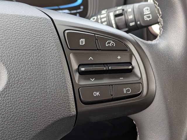 Used 2025 Hyundai Venue SEL FWD image 26