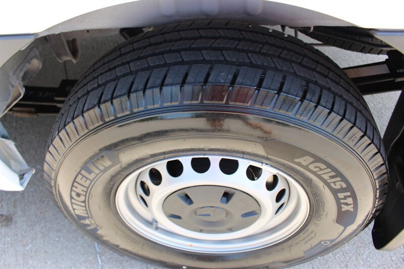 Used 2024 Mercedes-Benz Sprinter 2500 image 35