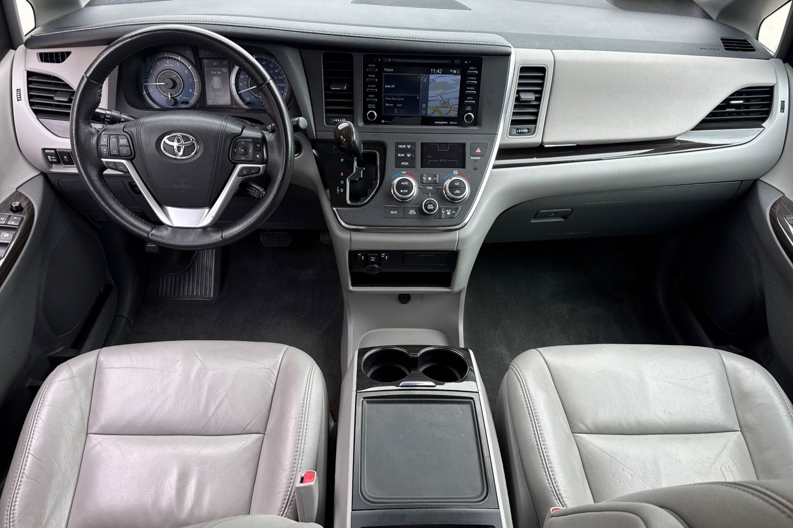 Used 2018 Toyota Sienna XLE w/ XLE Navigation Package FWD image 15