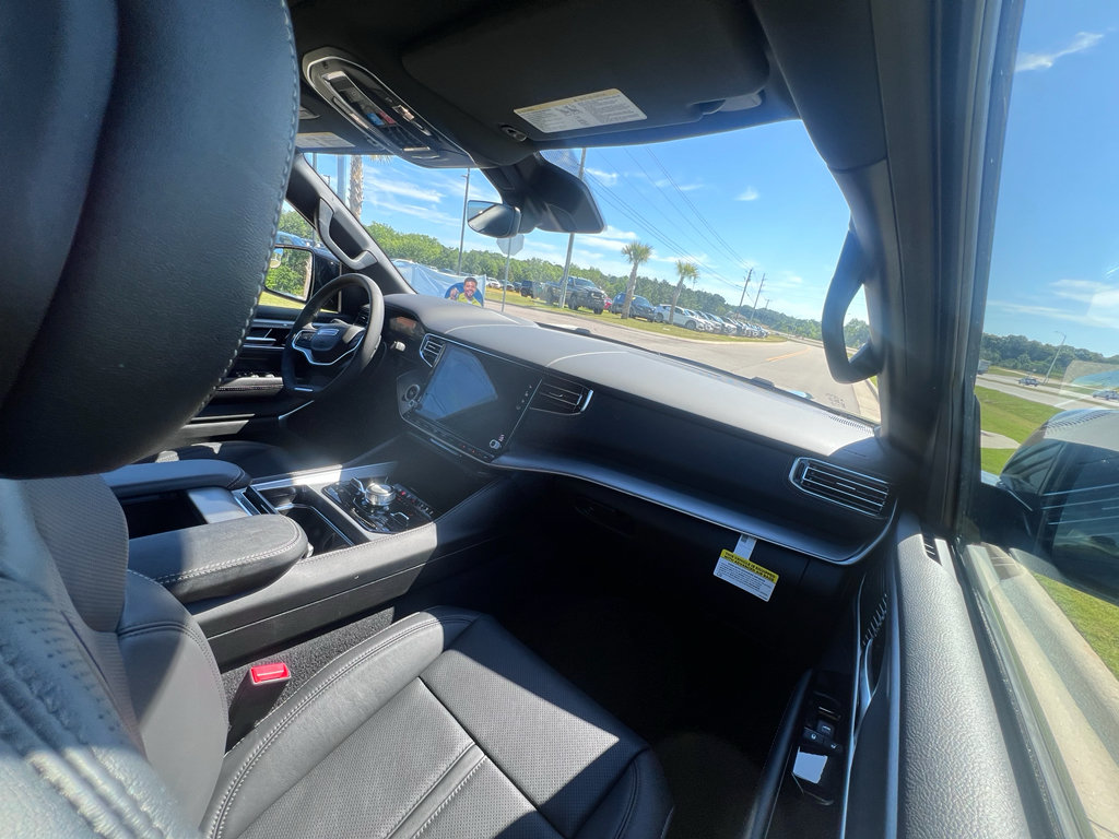 New 2026 Jeep Grand Wagoneer Limited AWD/4WD image 15