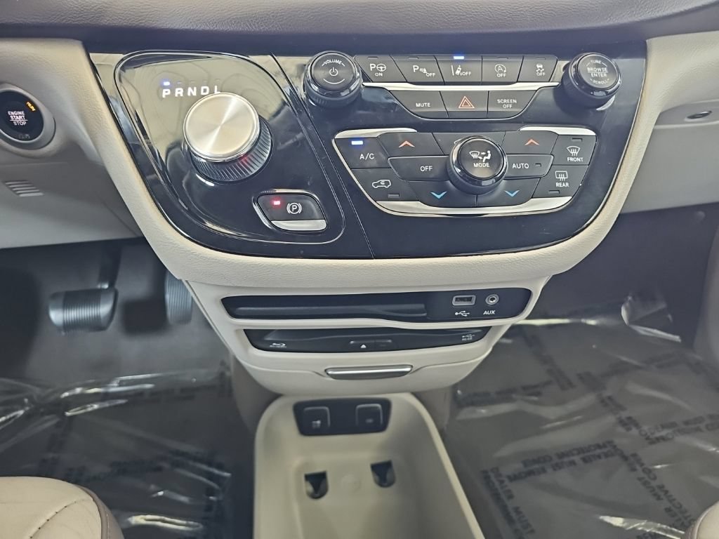 Used 2018 Chrysler Pacifica Touring-L Plus w/ Advanced Safetytec Group FWD image 27