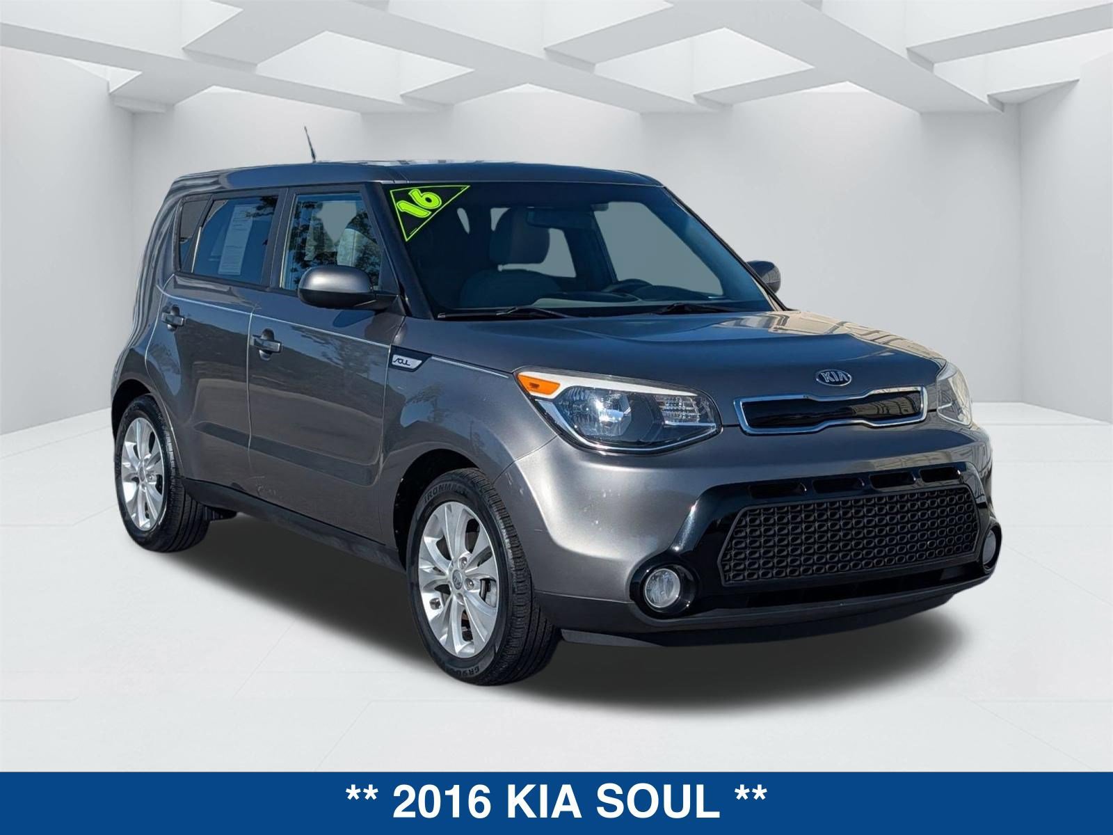 Used 2016 Kia Soul + image 2