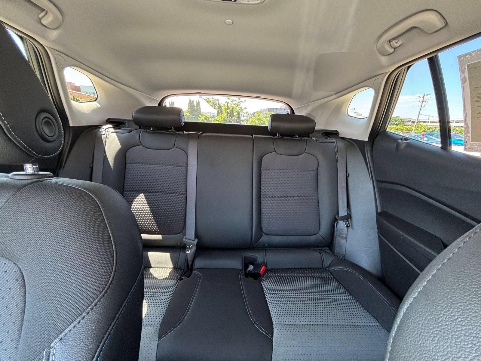 Used 2025 Chevrolet Trax LT w/ LT Convenience Package FWD image 36