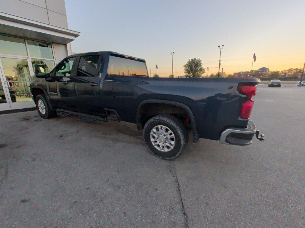 Used 2022 Chevrolet Silverado 2500 LT AWD/4WD image 5