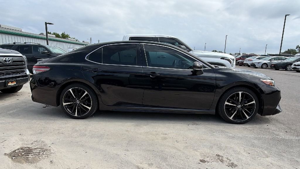 Used 2018 Toyota Camry XSE w/ Driver Assist Package FWD image 4