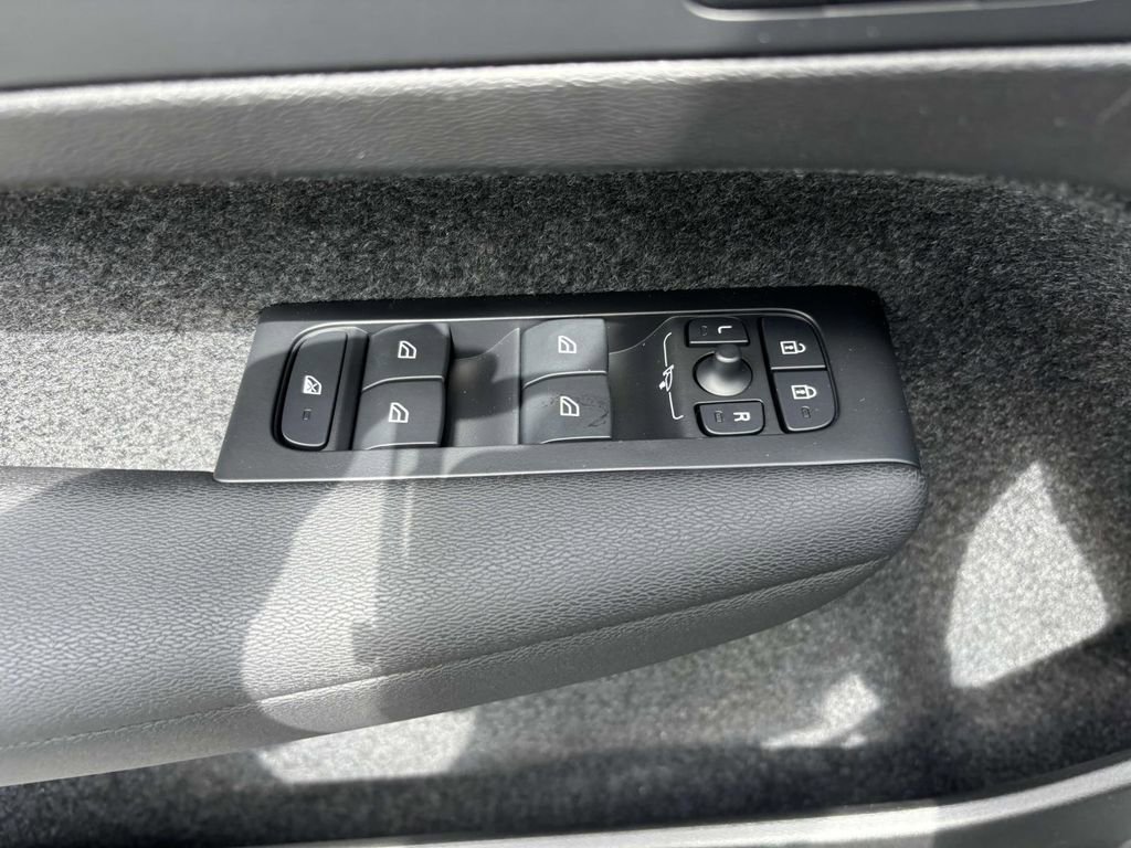New 2025 Volvo XC40 B5 Core w/ Protection Package Premier image 13