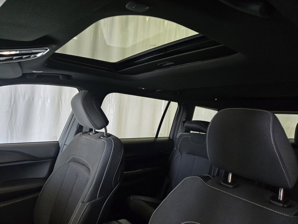 New 2025 Jeep Grand Cherokee L Laredo w/ Luxury Tech Group I image 19