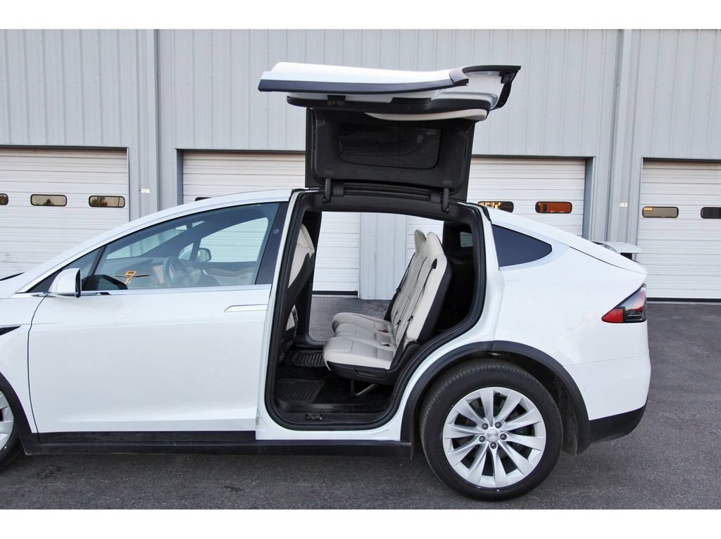 Used 2020 Tesla Model X Long Range AWD/4WD image 29