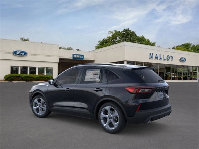 Used 2025 Ford Escape ST-Line w/ Cold Weather Package image 4