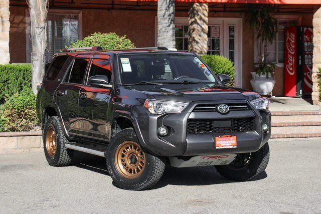 Used 2022 Toyota 4Runner SR5 image 2