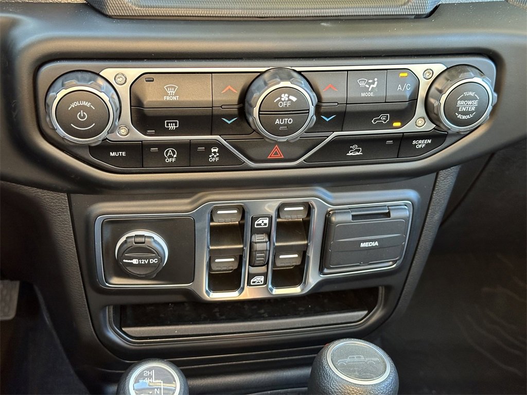 New 2023 Jeep Gladiator Sport image 17