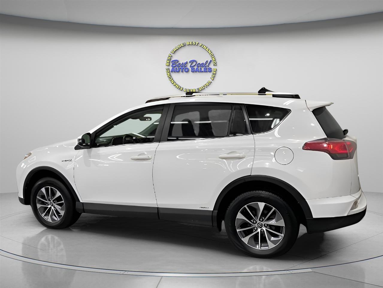 Used 2016 Toyota RAV4 XLE w/ Convenience Package image 4