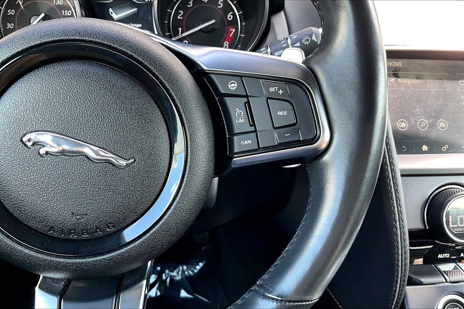 Used 2019 Jaguar F-TYPE Coupe RWD image 16