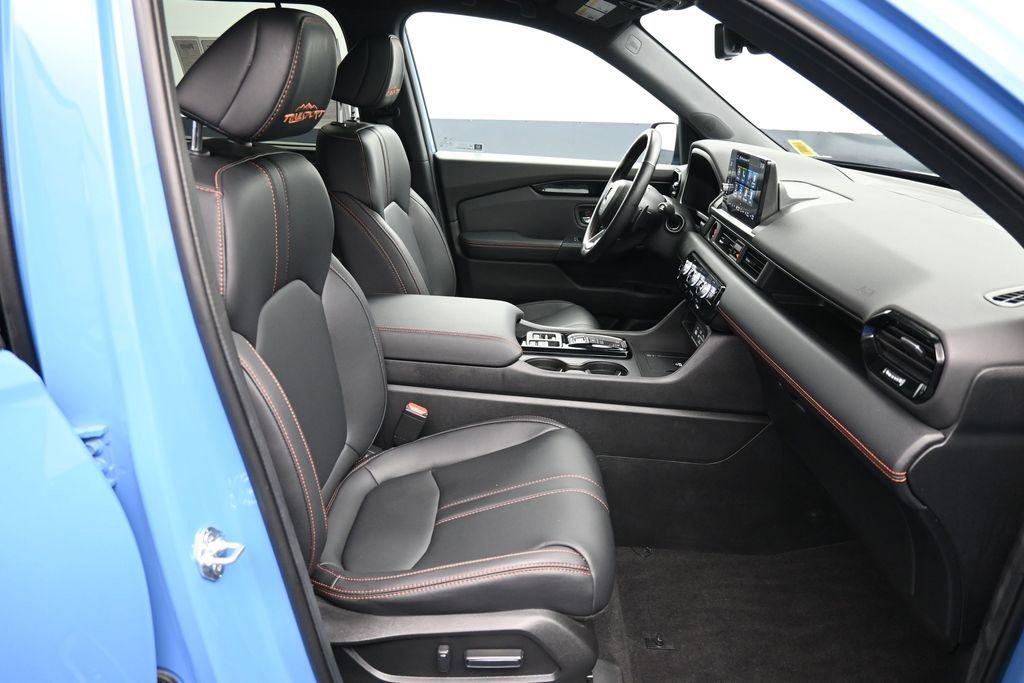 Used 2025 Honda Pilot TrailSport image 27