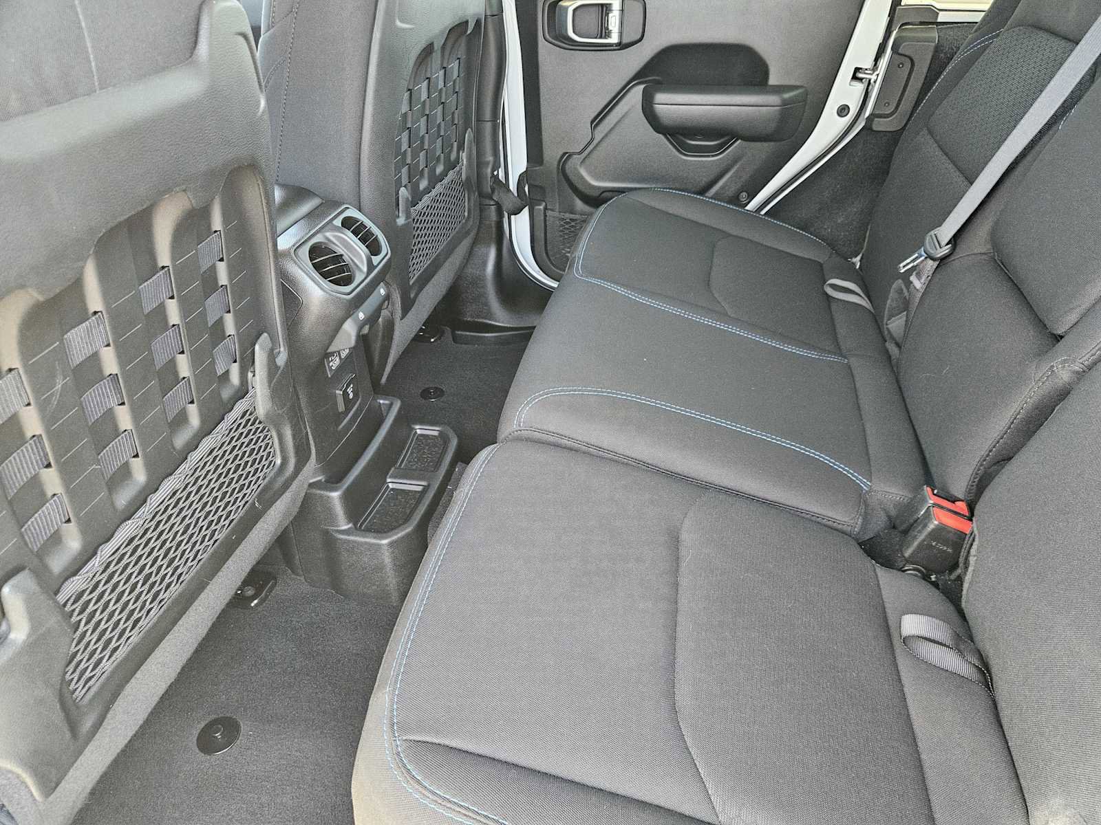 Used 2022 Jeep Wrangler Unlimited Rubicon 4xe w/ Steel Bumper Group image 28