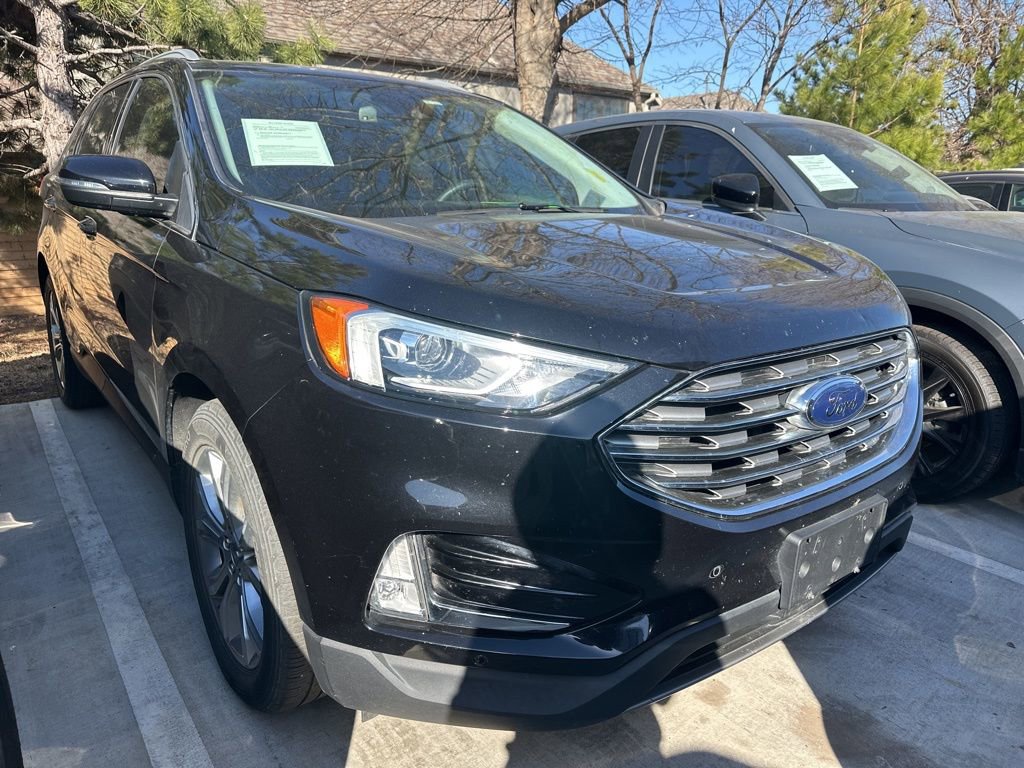 Used 2020 Ford Edge Titanium image 2