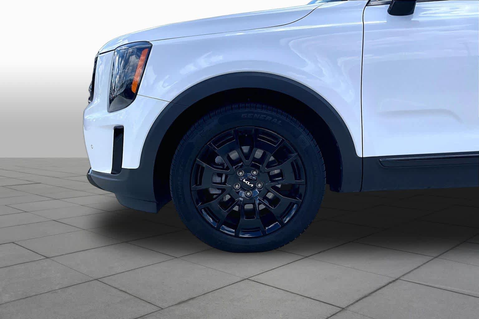 Used 2022 Kia Telluride SX w/ Nightfall Edition Package AWD/4WD image 10