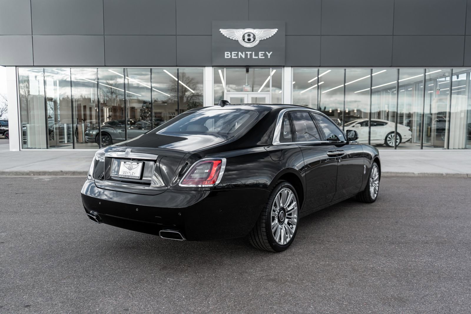 Used 2022 Rolls-Royce Ghost w/ Ghost Package image 3