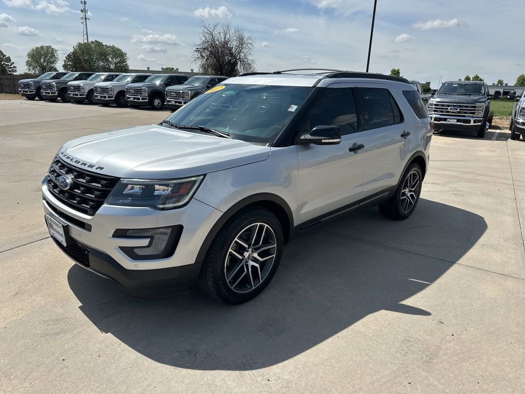 Used 2017 Ford Explorer Sport w/ Equipment Group 401A AWD/4WD image 33
