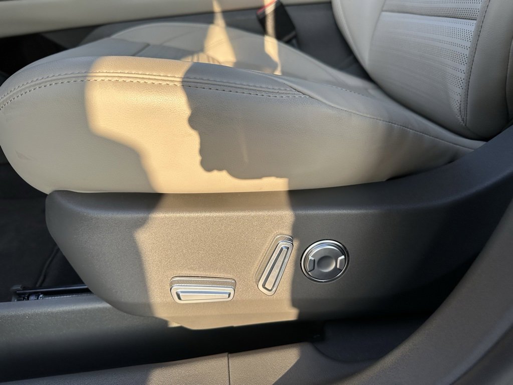 Used 2024 Lincoln Nautilus Reserve image 12