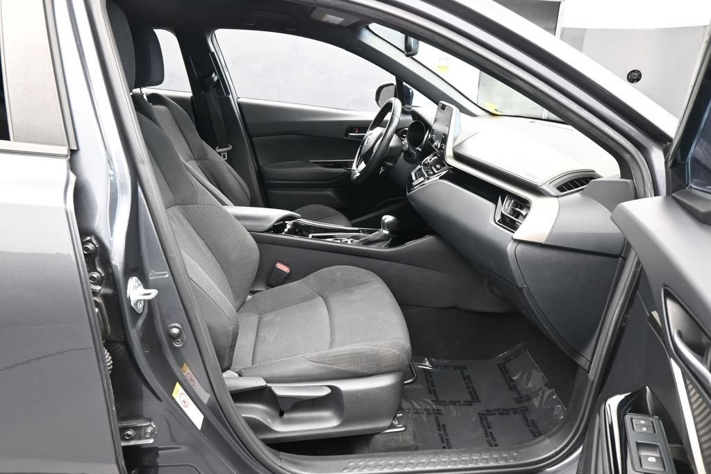 Used 2019 Toyota C-HR XLE FWD image 33