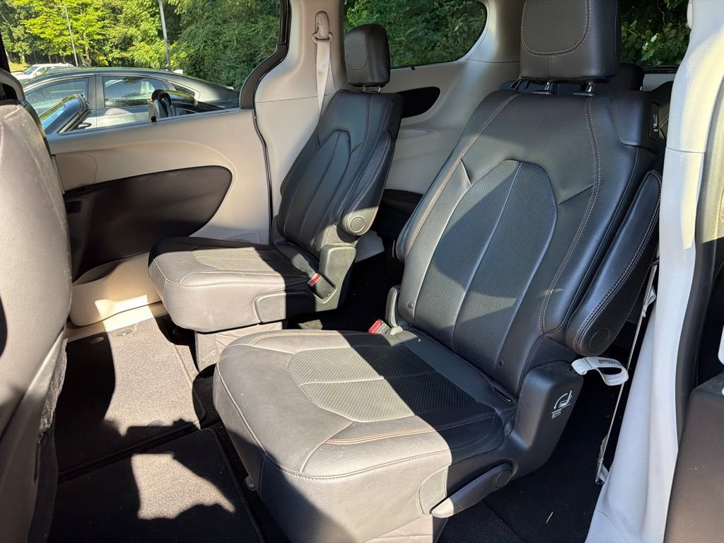 Used 2019 Chrysler Pacifica Touring-L w/ Advanced Safetytec Group FWD image 10