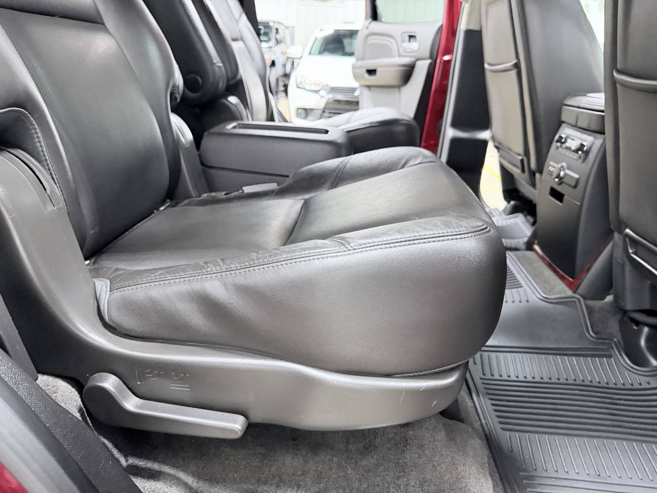 Used 2013 Cadillac Escalade Premium AWD/4WD image 38