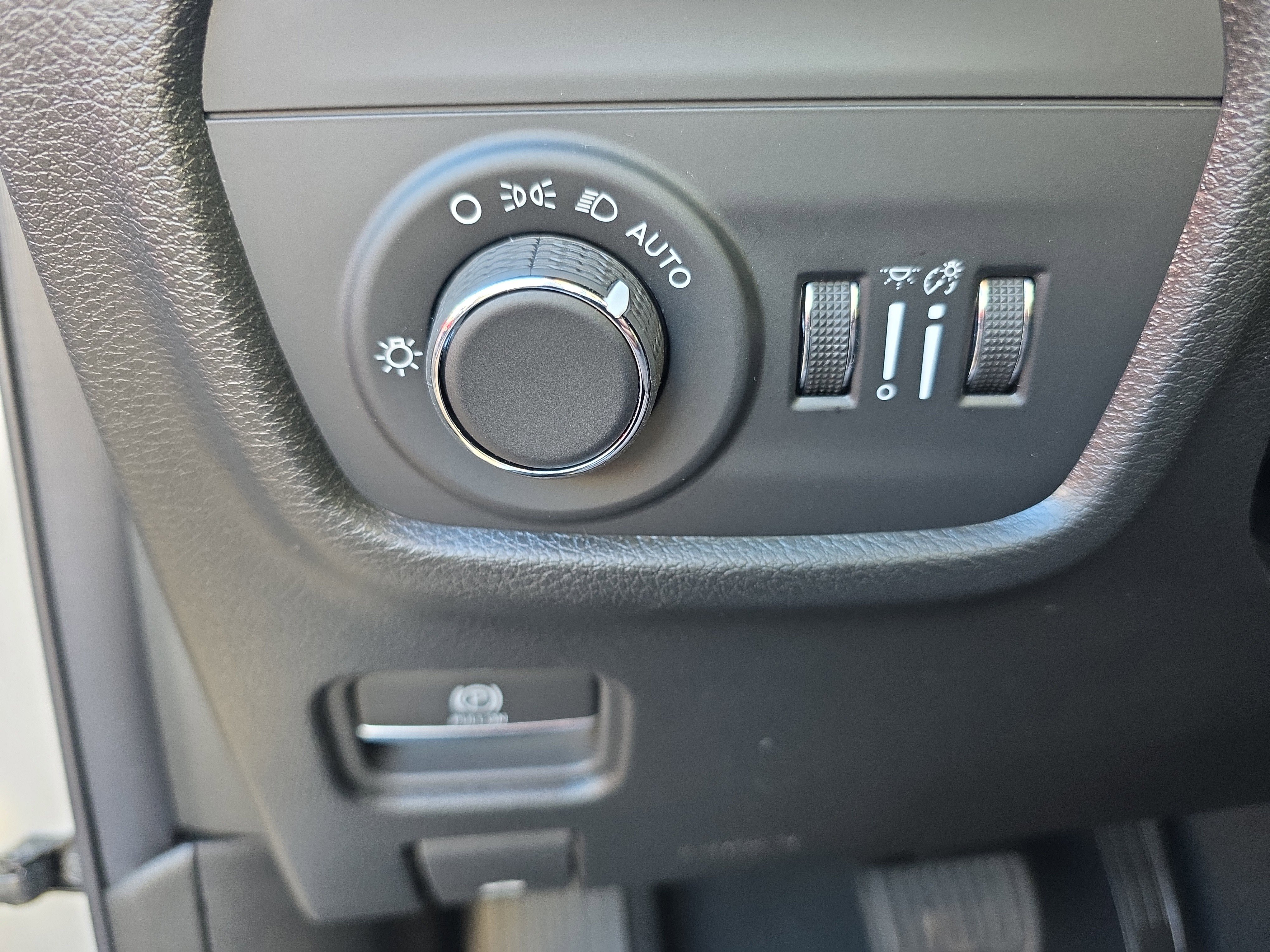 New 2025 Jeep Grand Cherokee Altitude image 12