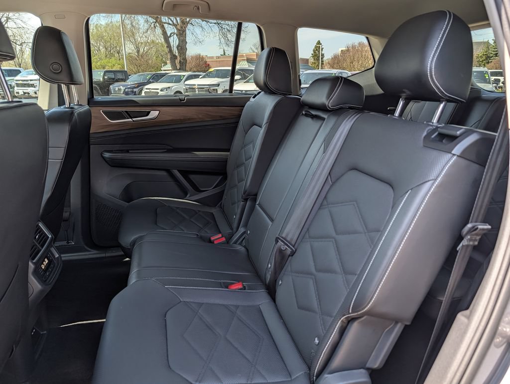 Used 2025 Volkswagen Atlas SE AWD/4WD image 25